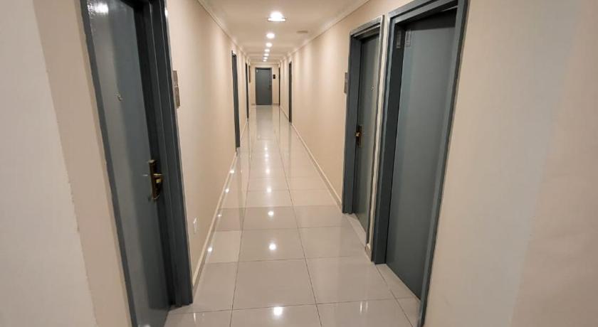 Poorna Hotel
