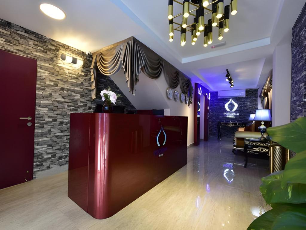Poorna Hotel