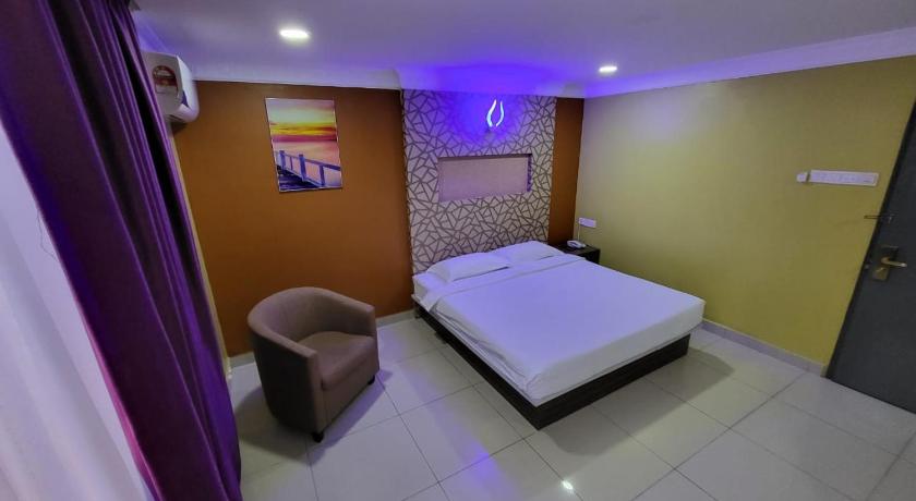 Poorna Hotel