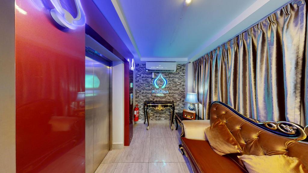 Poorna Hotel