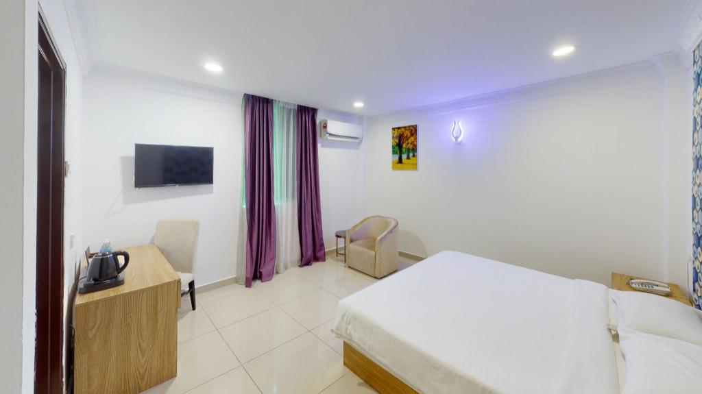 Poorna Hotel