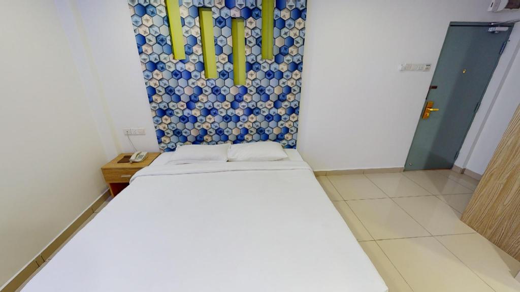 Poorna Hotel