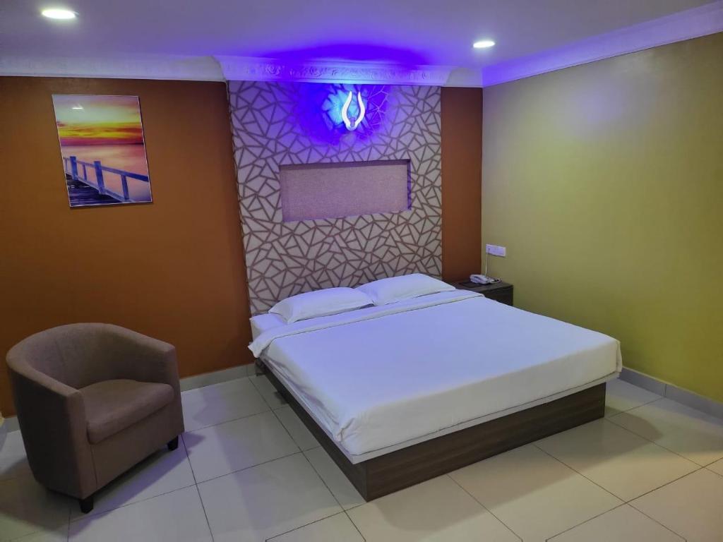 Poorna Hotel