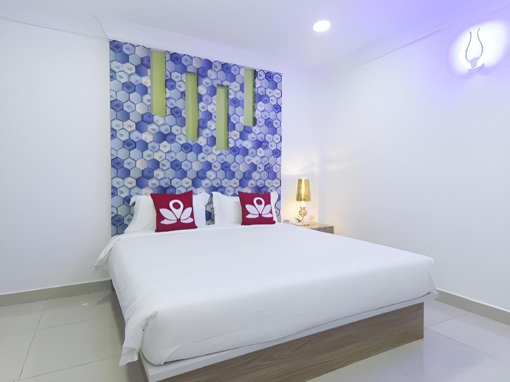 Poorna Hotel