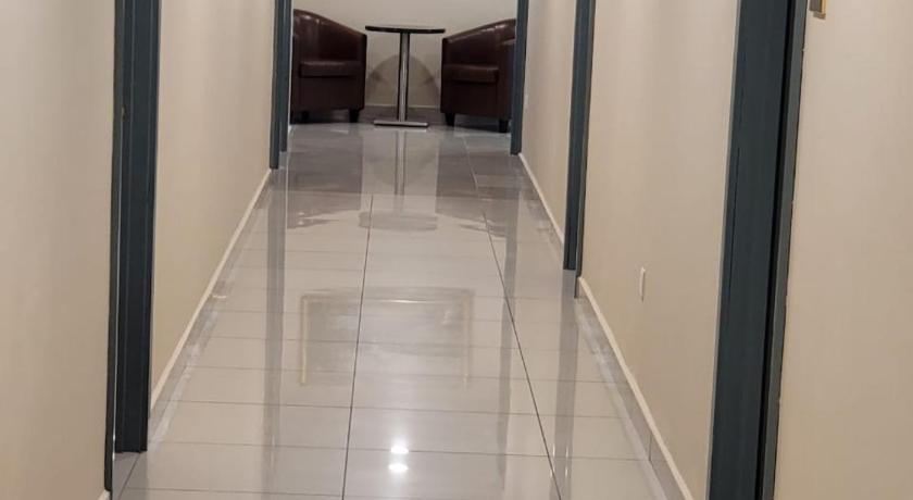 Poorna Hotel