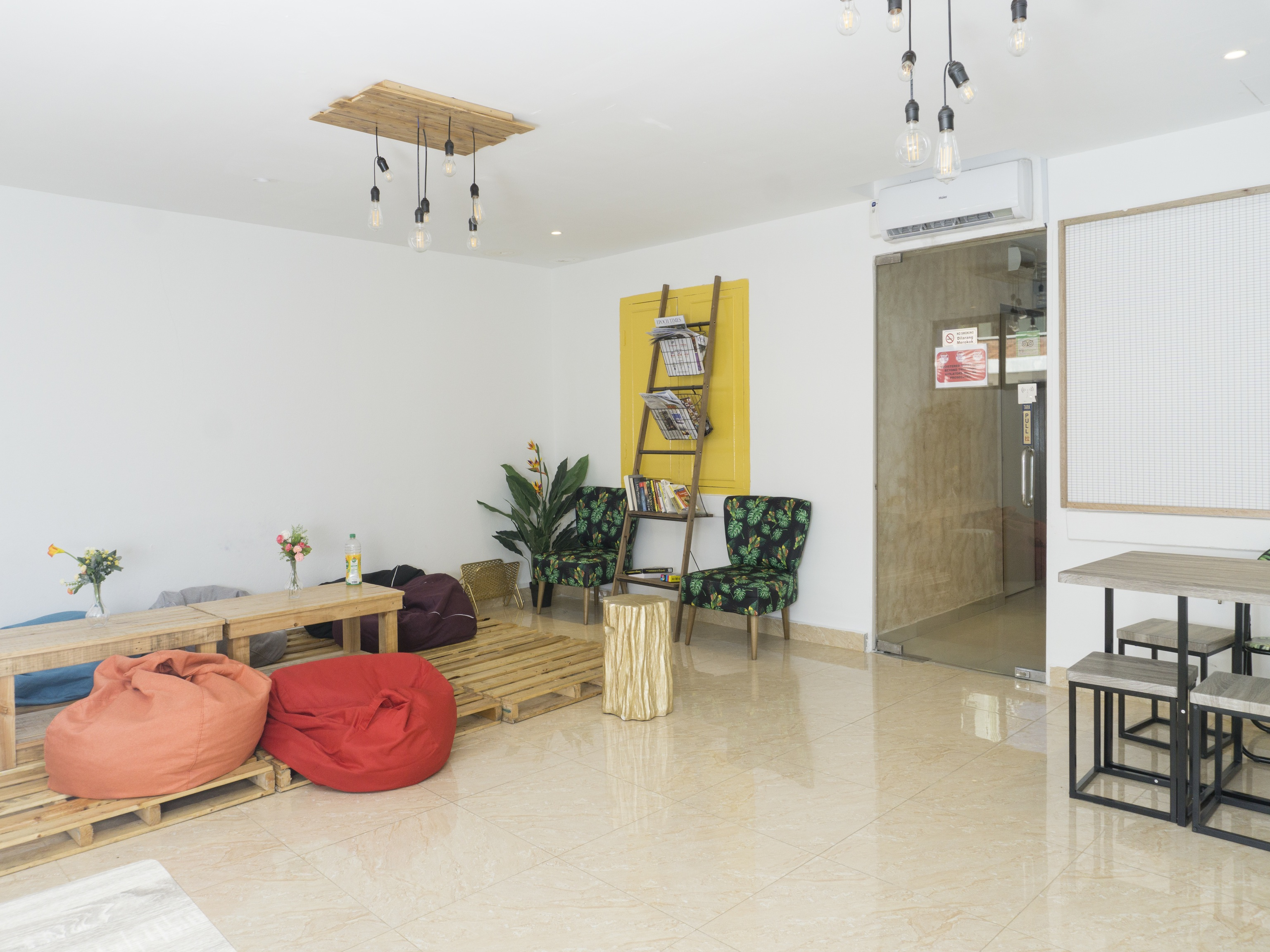 Summer House Bed & Cafe By OYO Rooms