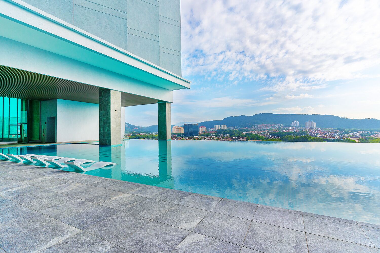 M World Hotel