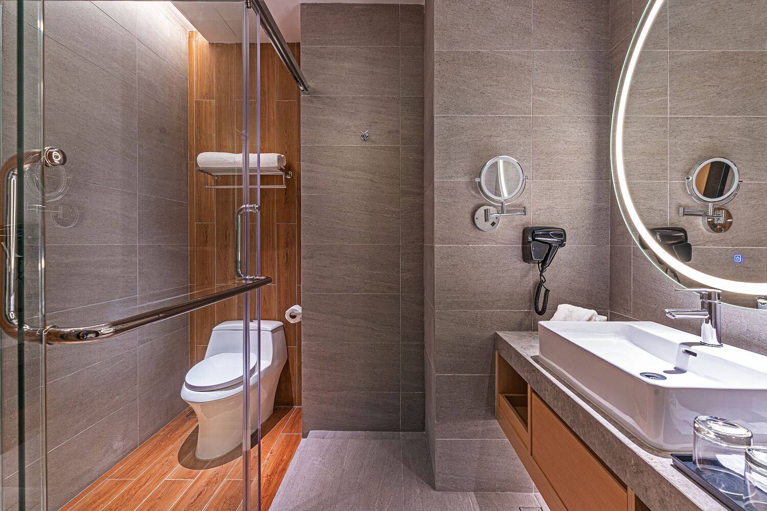M World Hotel