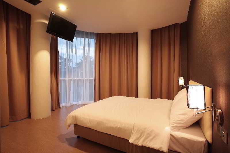 I Hotel Kota Damansara