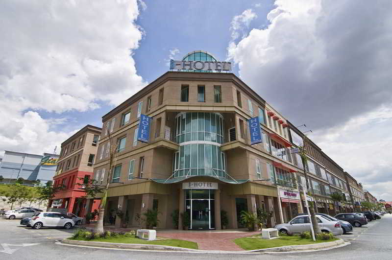 I Hotel Kota Damansara