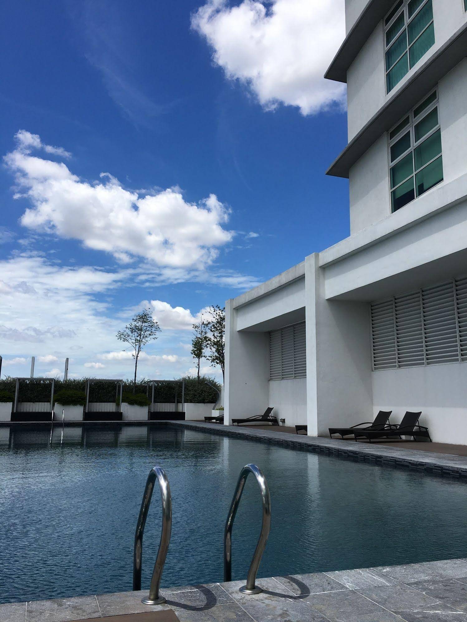 Nexis Suites