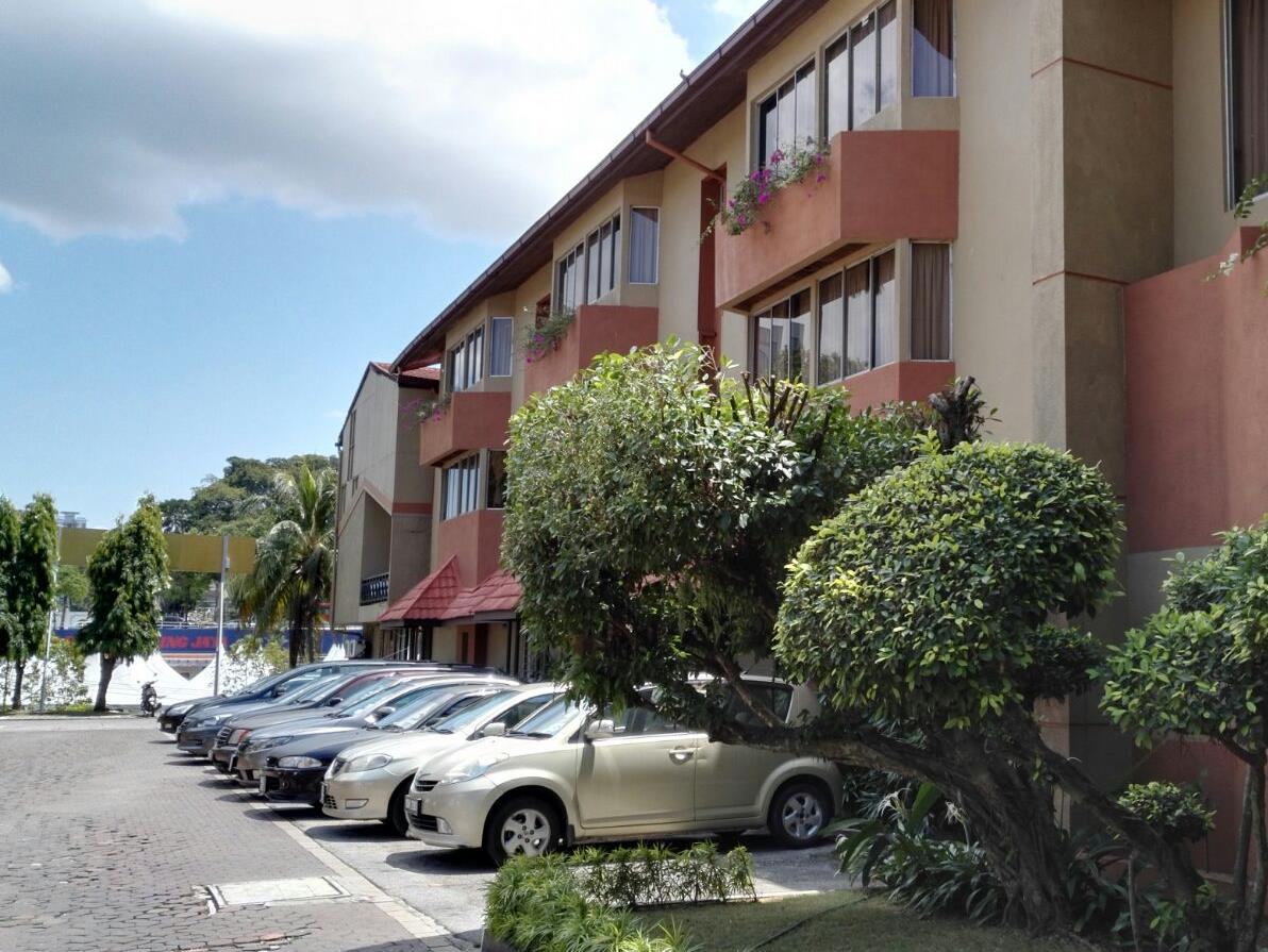 Shah's Village Hotel