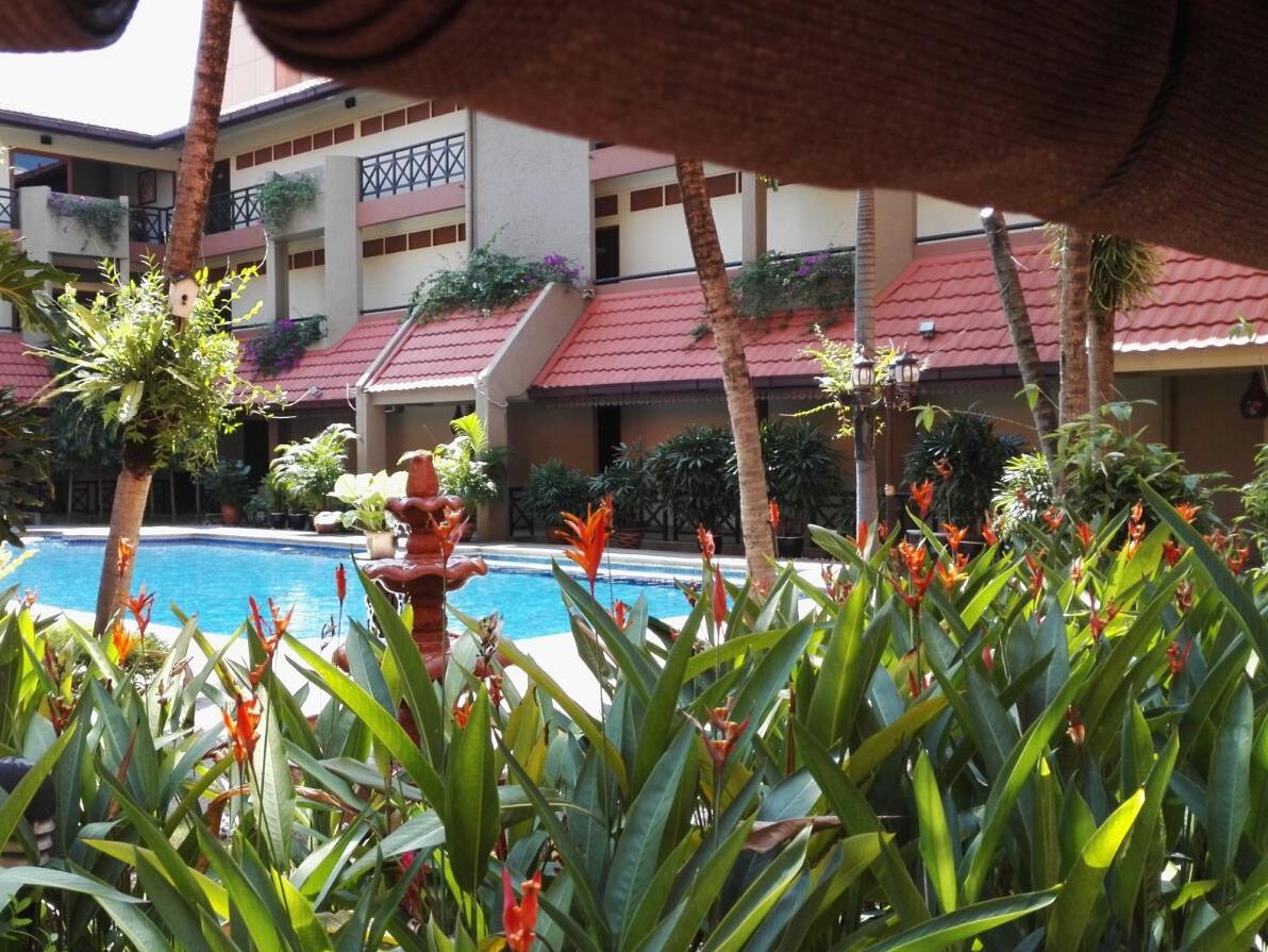 Shah's Village Hotel