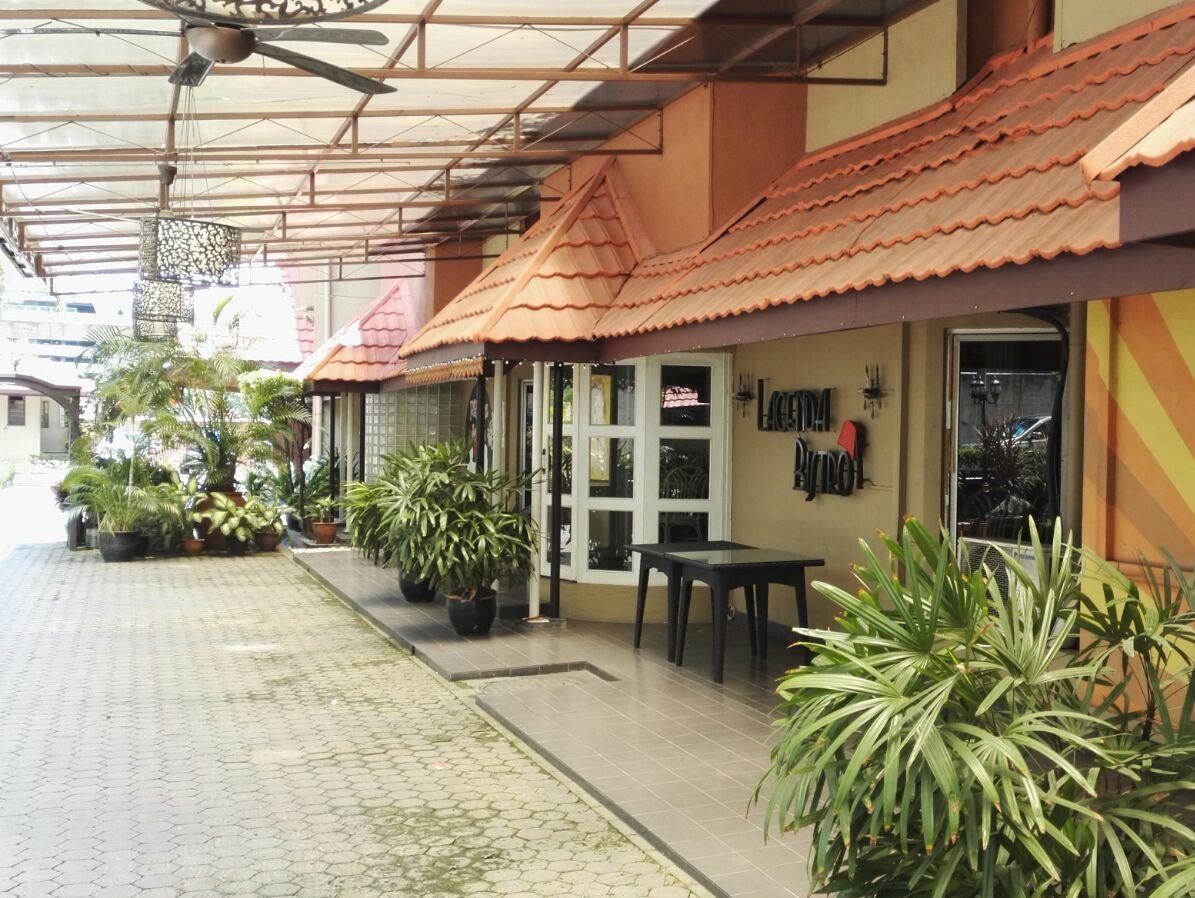 Shah's Village Hotel