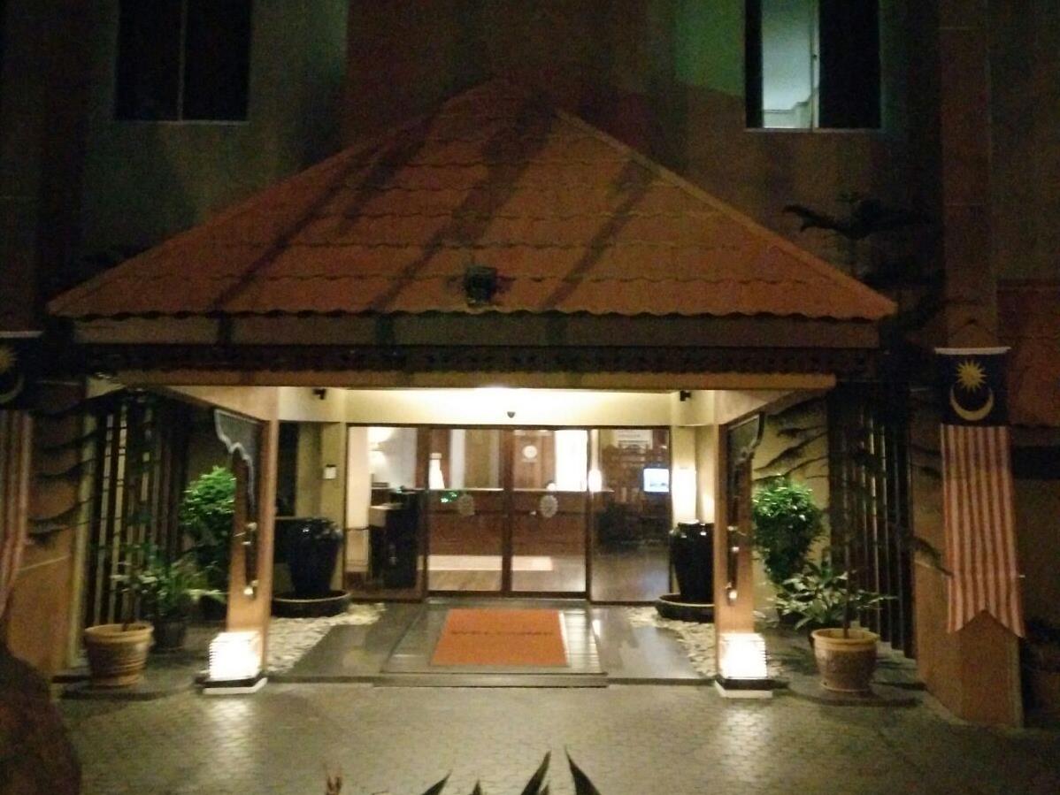 Shah's Village Hotel