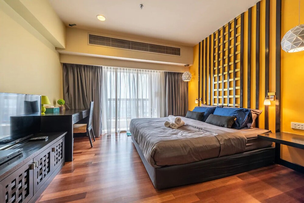 Sunway Pyramid Home Stay Link to Shopping Mall Theme Park