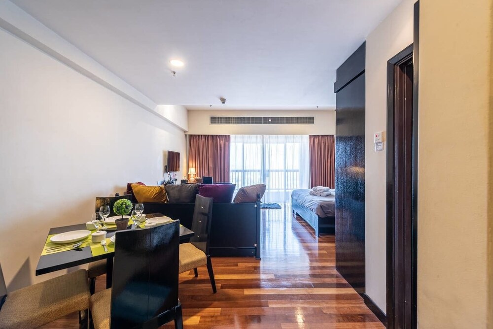 Sunway Pyramid Home Stay Link to Shopping Mall Theme Park