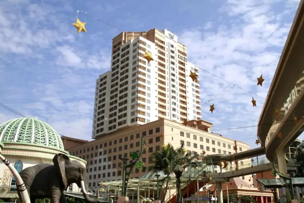 Sunway Pyramid Home Stay Link to Shopping Mall Theme Park