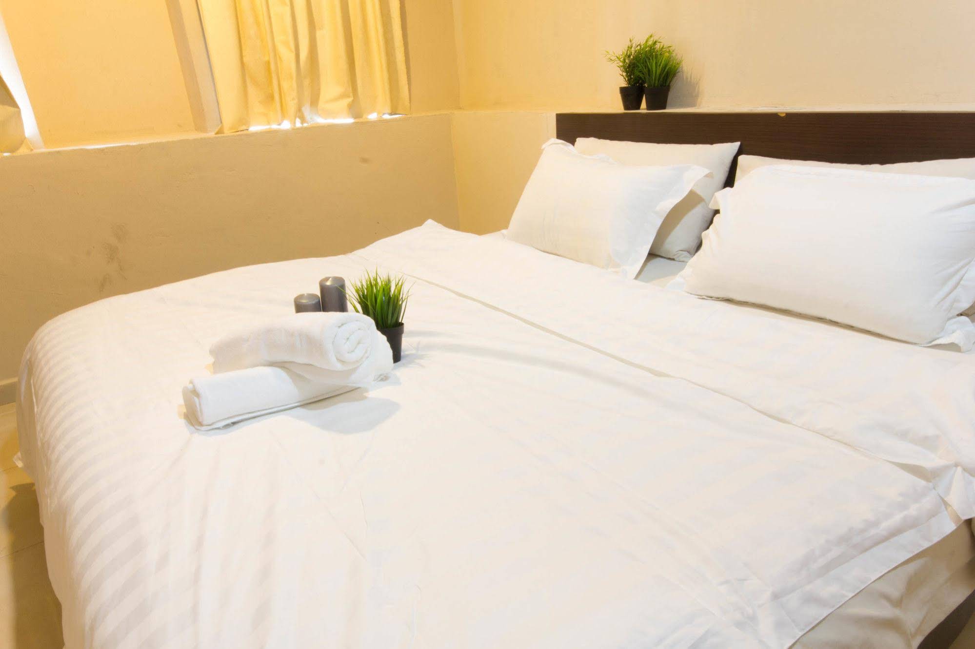 Three Top Hotel