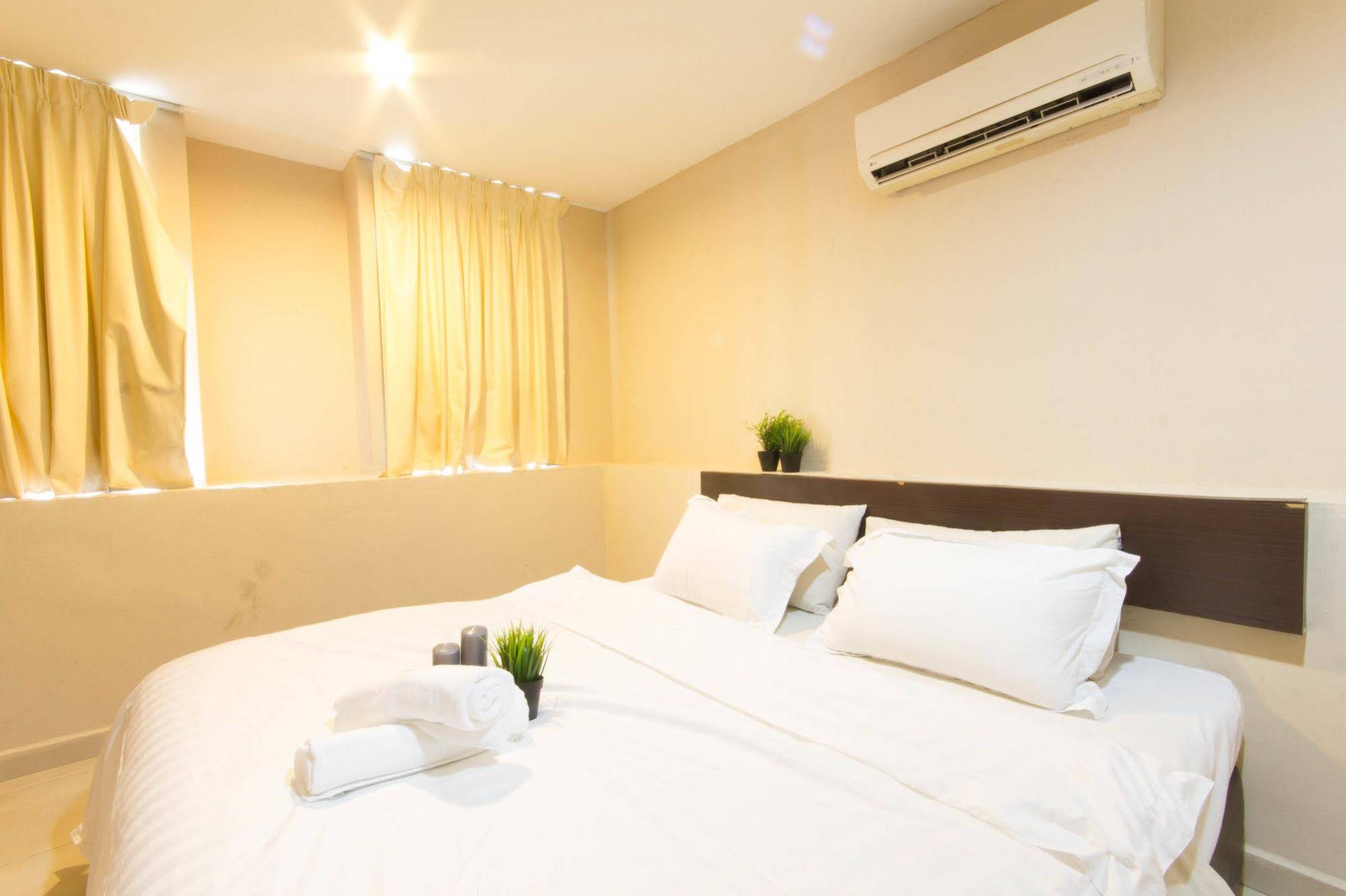 Three Top Hotel