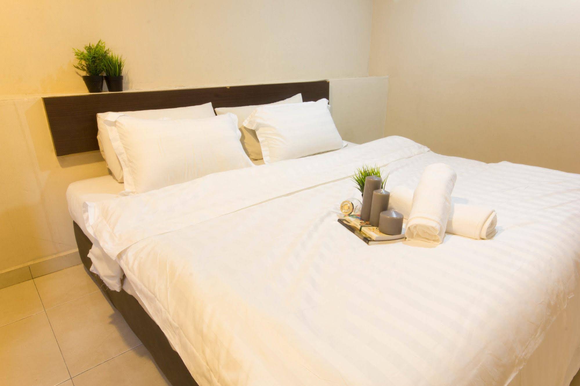 Three Top Hotel