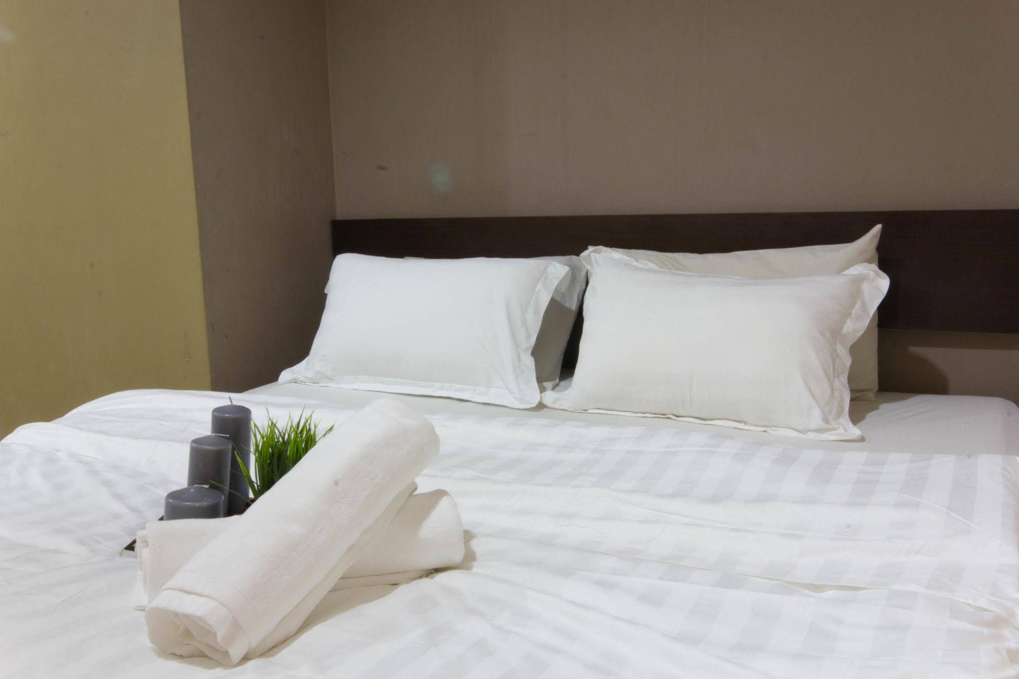 Three Top Hotel