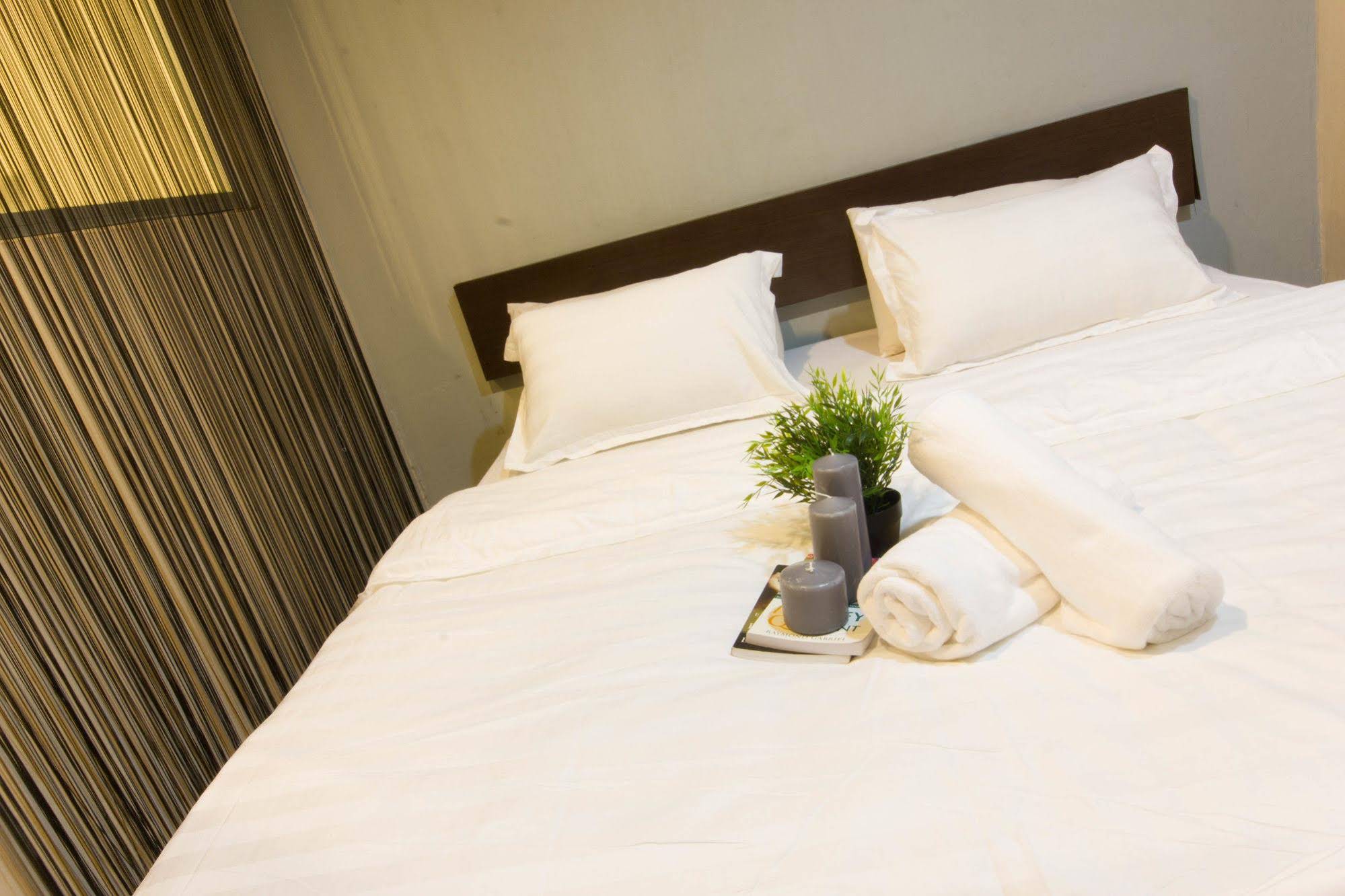 Three Top Hotel