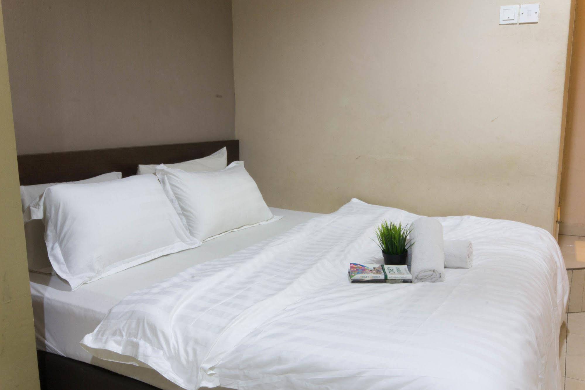Three Top Hotel