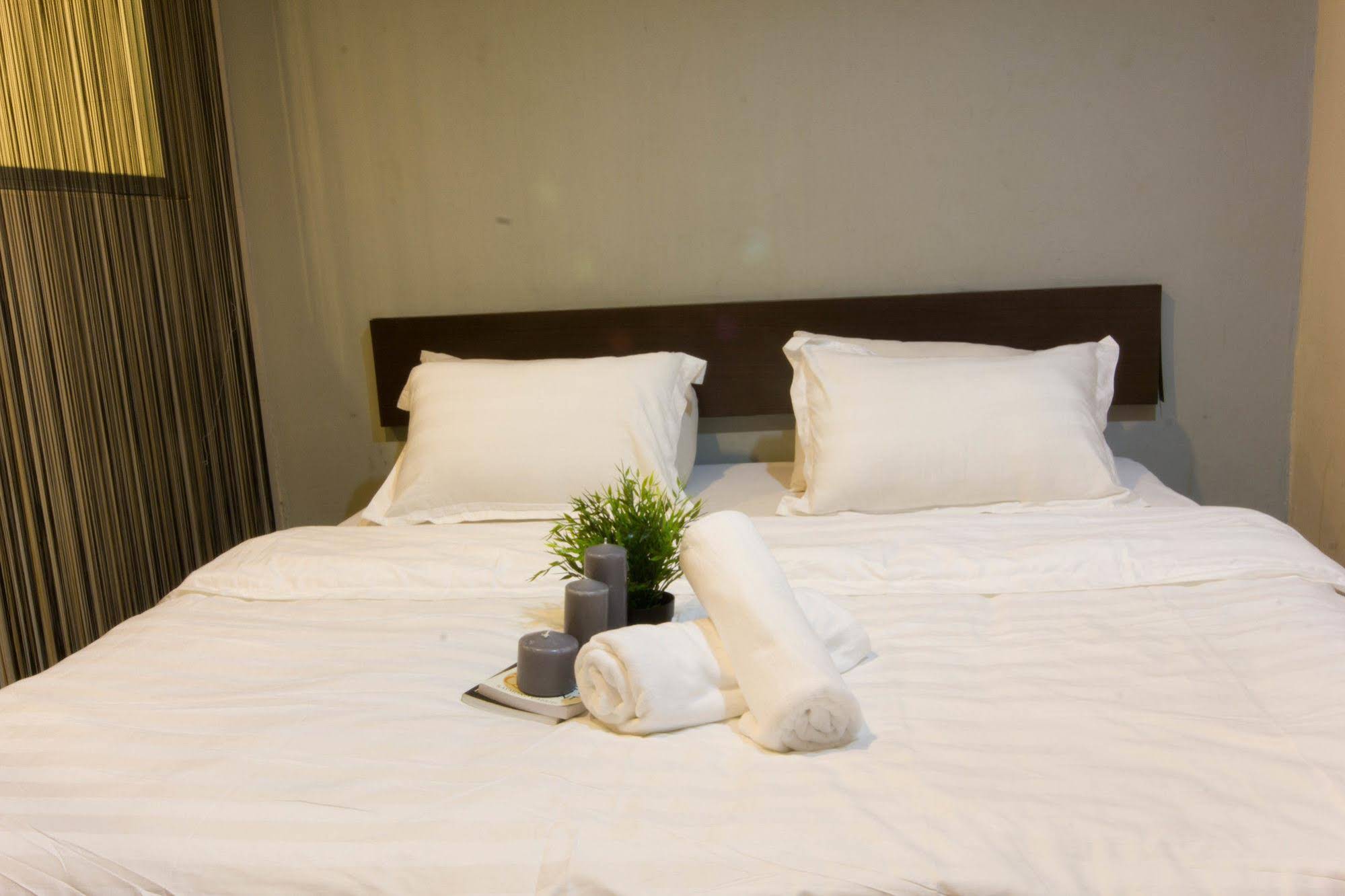 Three Top Hotel