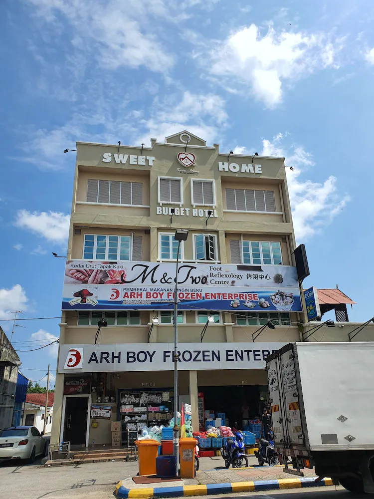 Sweet Home Hotel by OYO Rooms