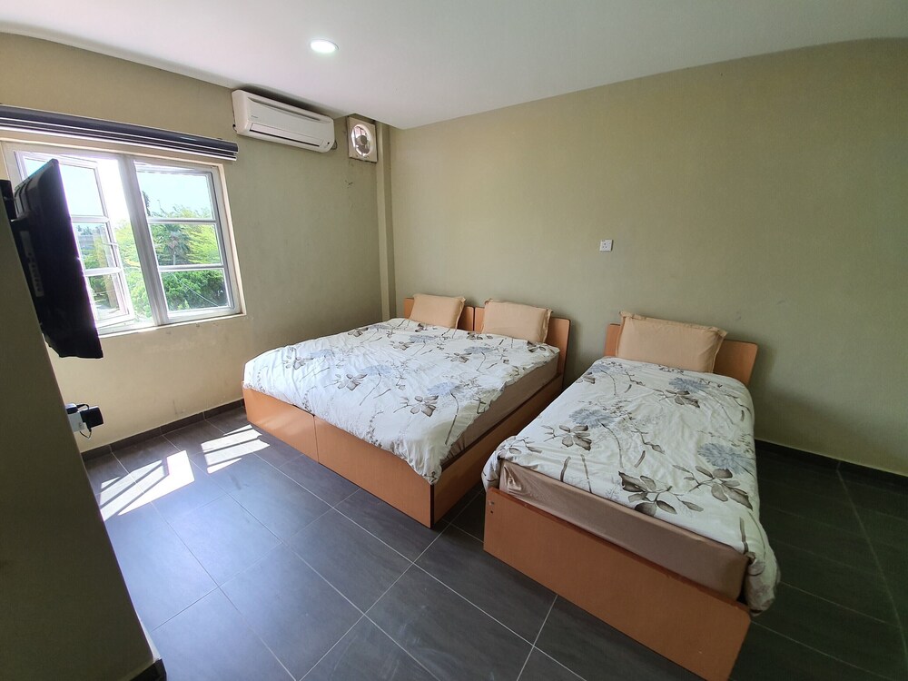 Sweet Home Hotel by OYO Rooms