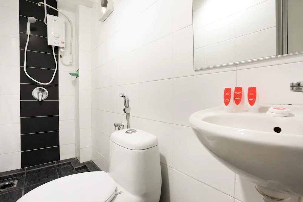 Green Leaf Boutique Hotel by OYO Rooms