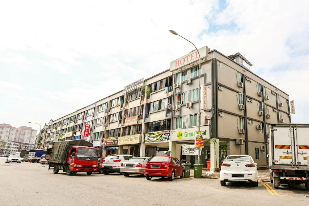 Green Leaf Boutique Hotel by OYO Rooms
