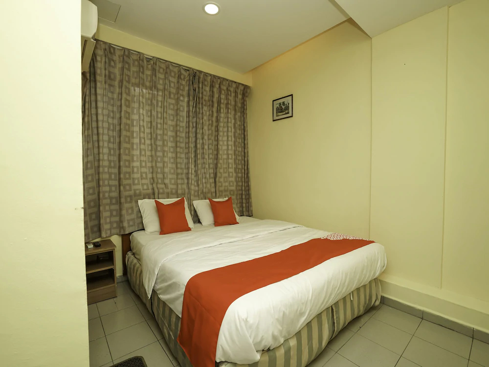 Q On Hotel by OYO Rooms
