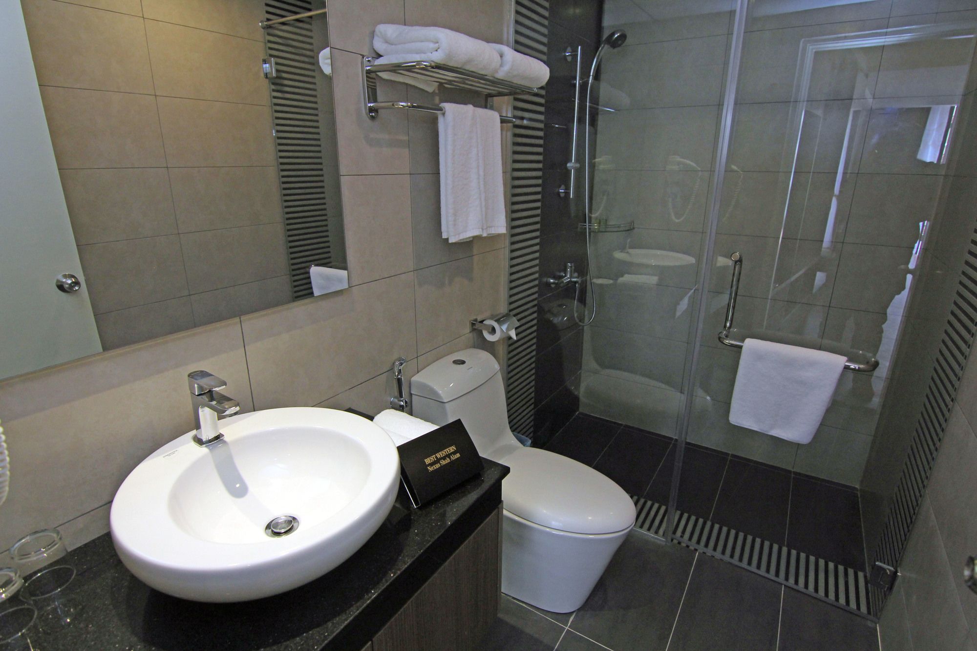 Nexus Regency Suites & Hotel