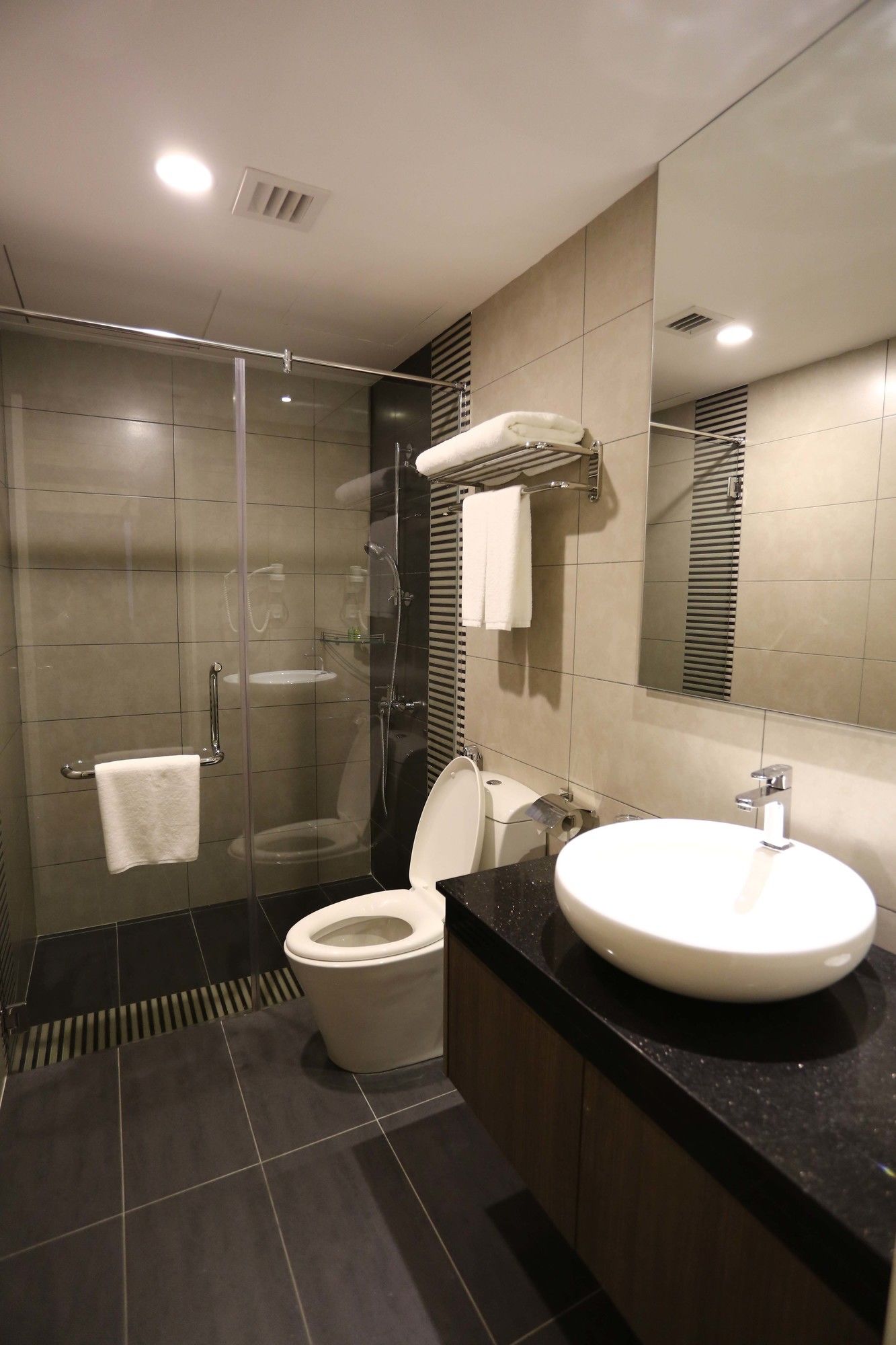 Nexus Regency Suites & Hotel