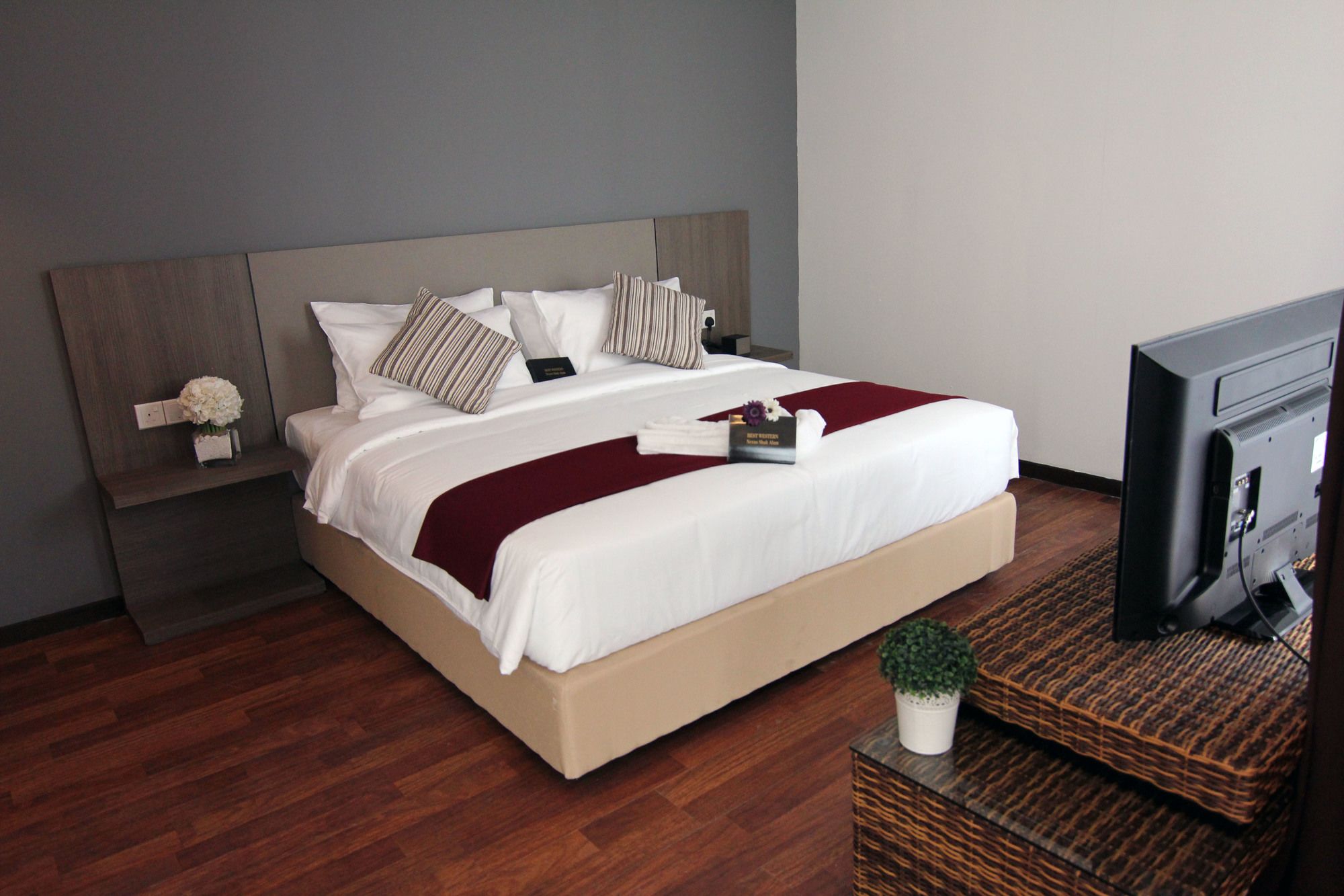 Nexus Regency Suites & Hotel