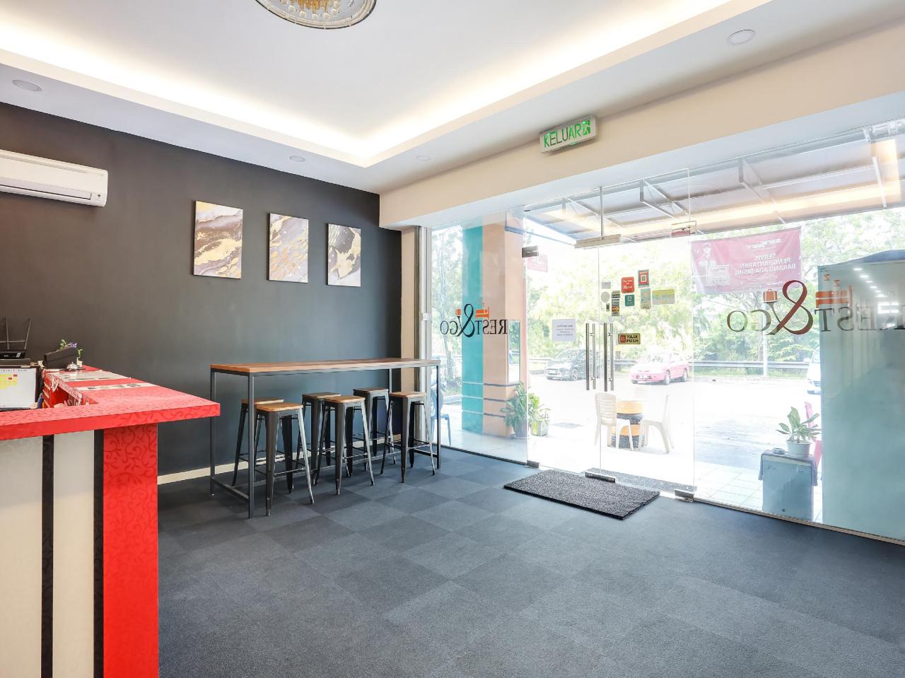 Rest & Go I-City Hotel by OYO Rooms