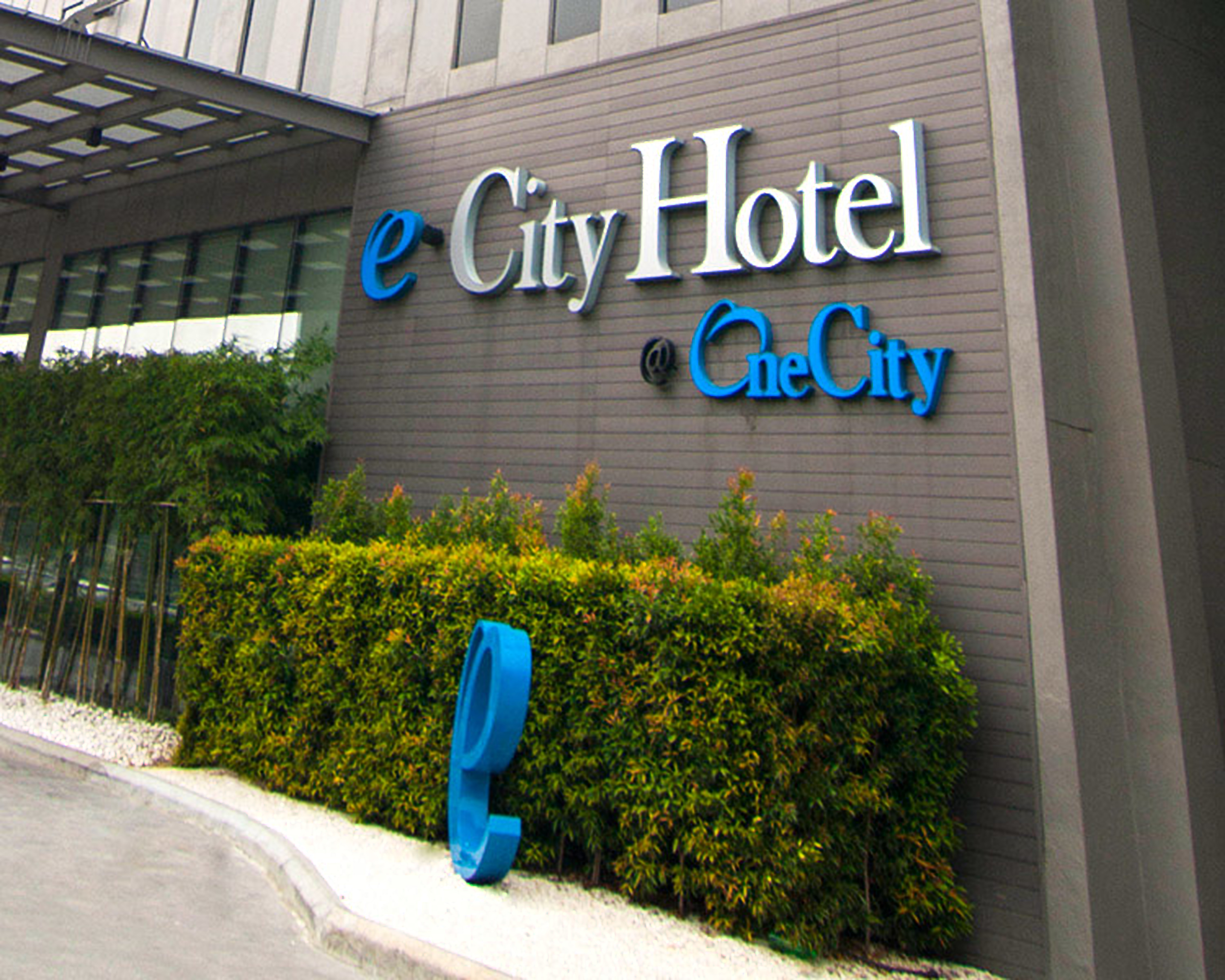 e.City Hotel at OneCity