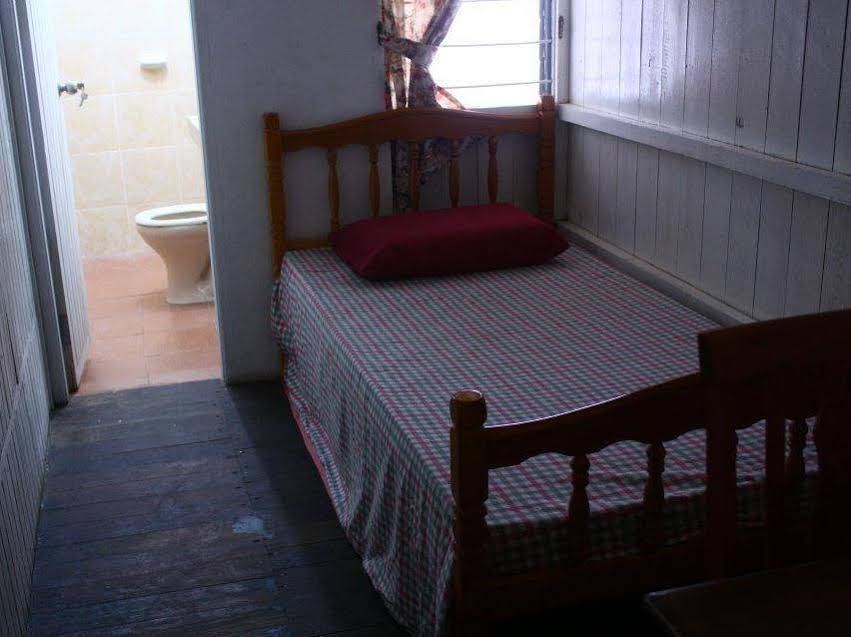 Emma Guest House Rumah Rendah