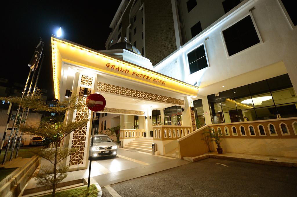 Grand Puteri Hotel