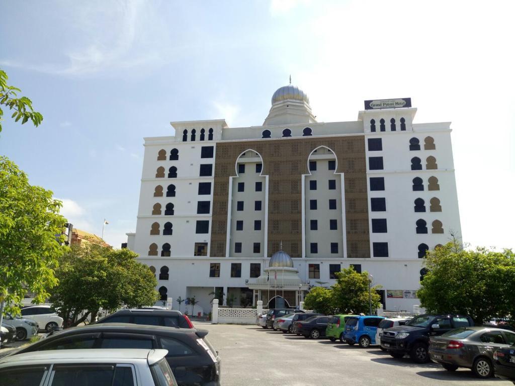 Grand Puteri Hotel