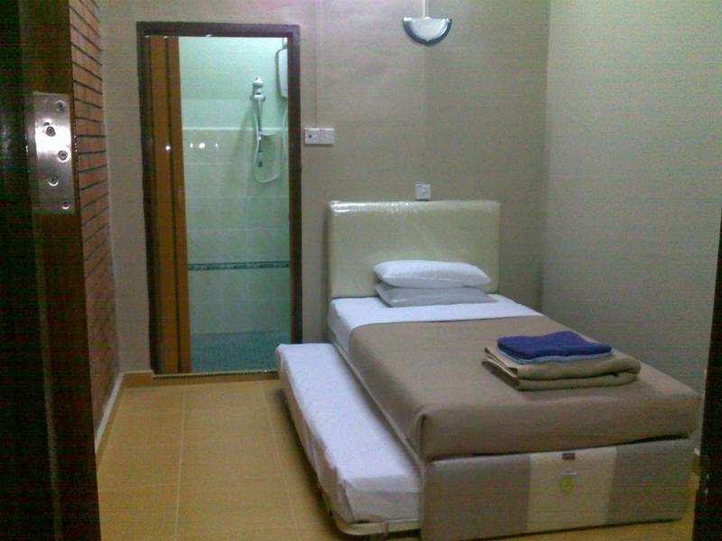 Kenangan Hotel by OYO