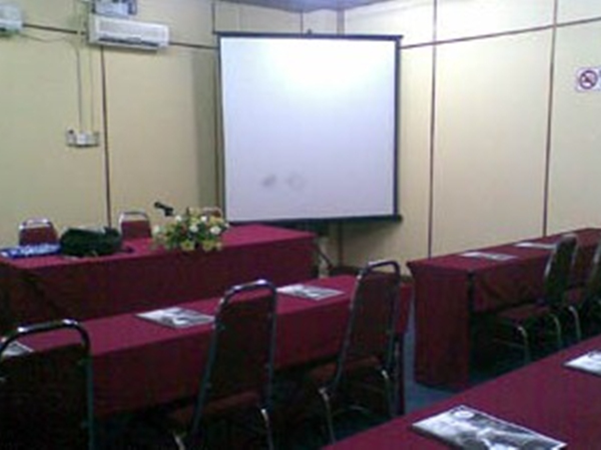Kenangan Hotel by OYO