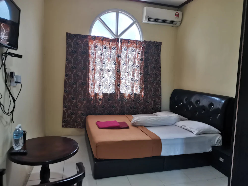 Raz Hotel by OYO Rooms