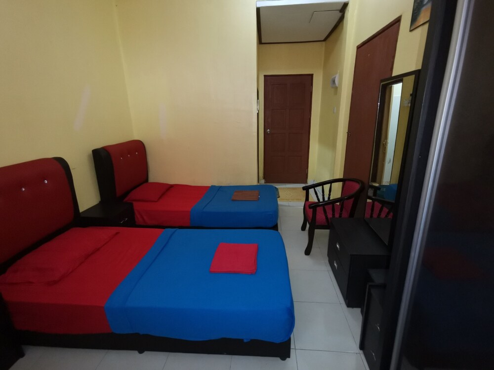 Raz Hotel by OYO Rooms