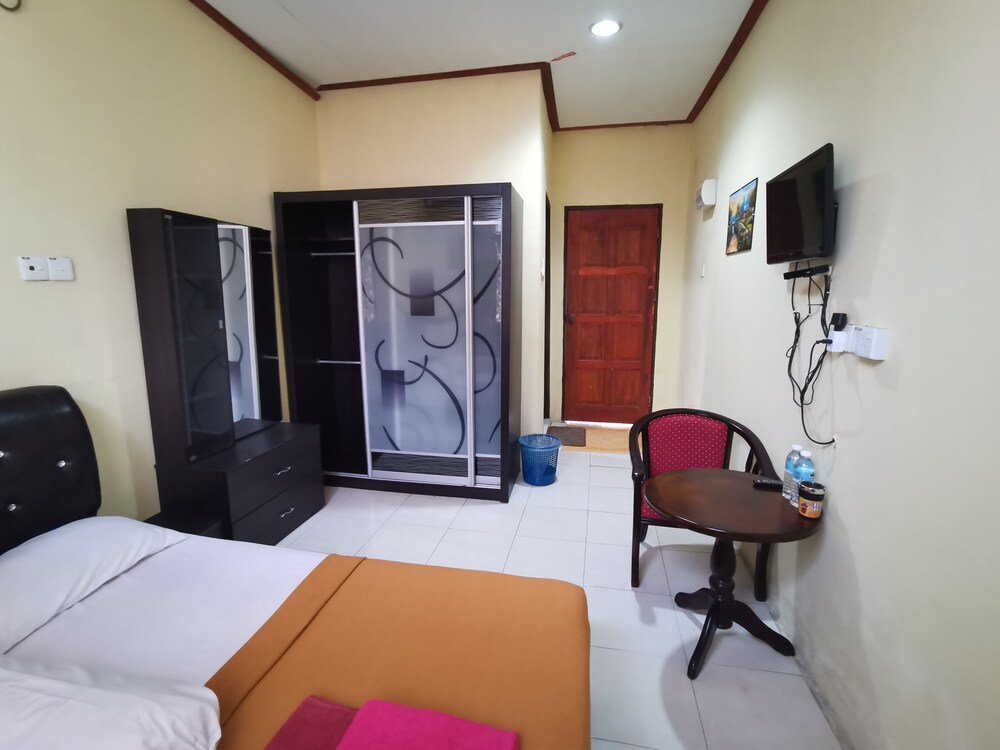 Raz Hotel by OYO Rooms
