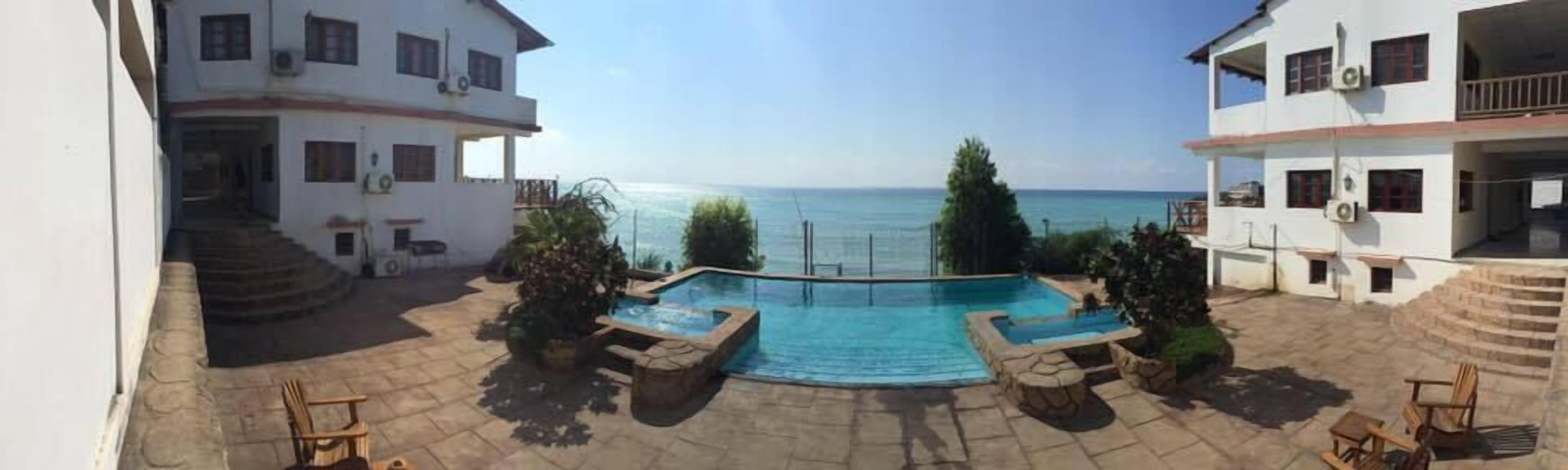 Rezz Aparthotel