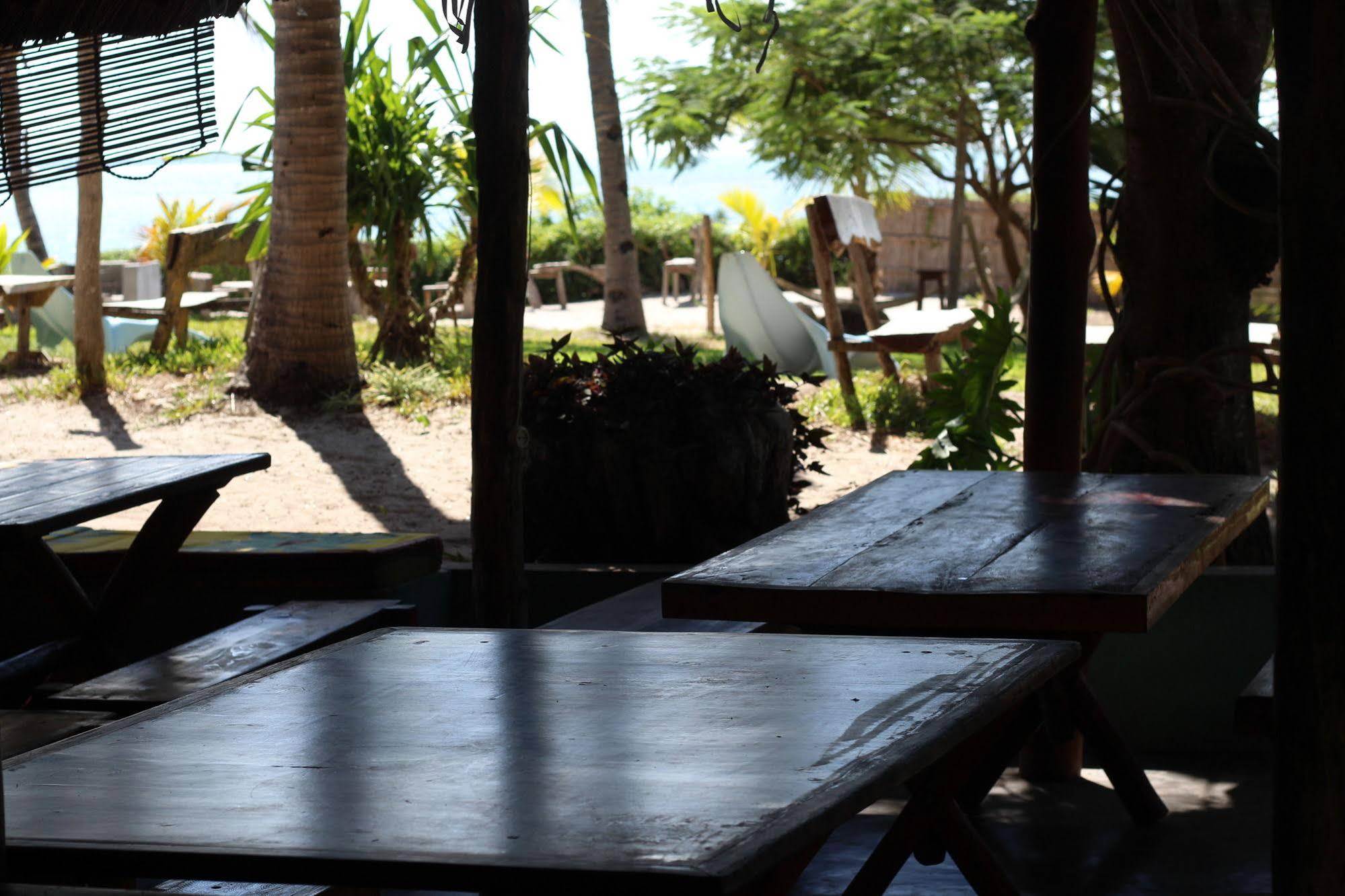Baobab Beach Lodge & Backpackers