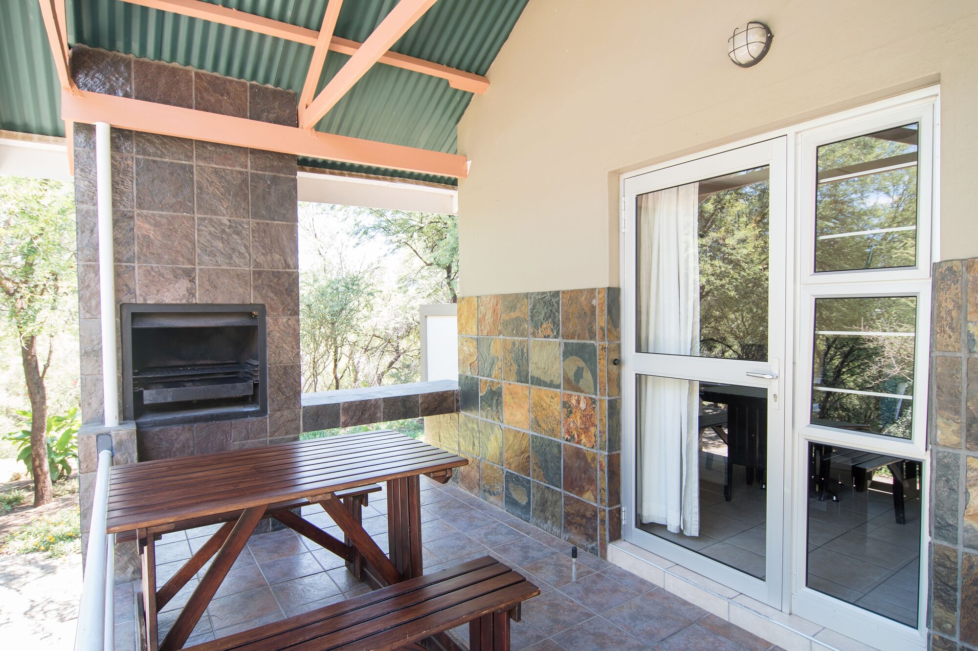 Arebbusch Lodge